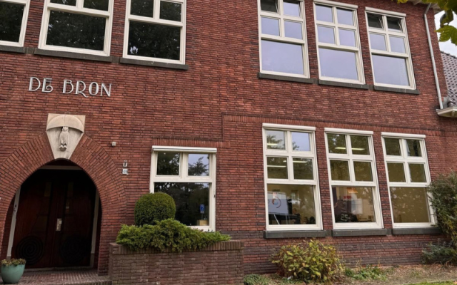 De Bron
